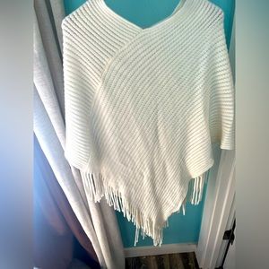 Cream/white poncho/cardigan